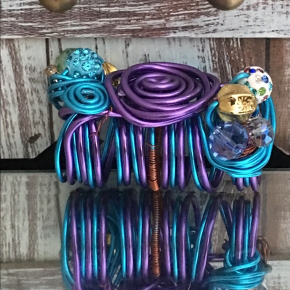 UNIQUE RING - Picture 2 of 8